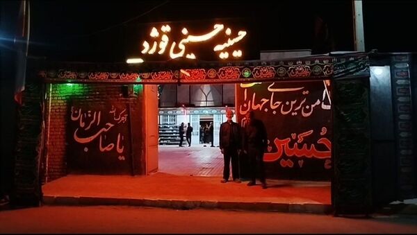 بازدید رئیس شورای شهر و امام جمعه کاشمر از حسینیه حسینی روستای قوژد