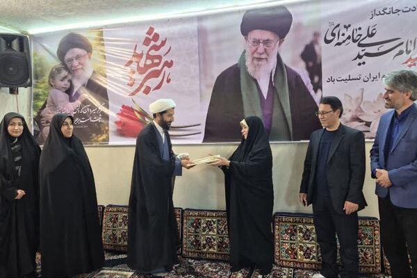 تجلیل از زوج فرهنگی‌ خانواده شهیداسدی 