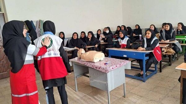 آموزش کمک‌های اولیه، مسئولیت‌پذیری و اعتمادبه‌نفس را در کودکان و نوجوانان تقویت می‌کند