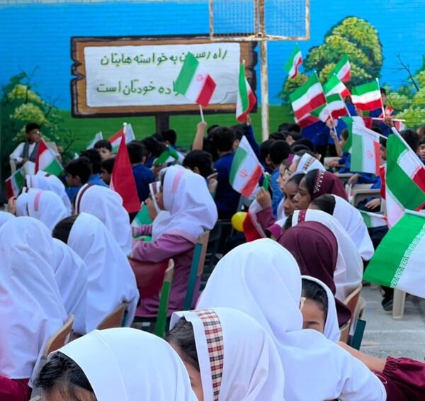 طنین «زنگ دوستی» در مدارس جاسک