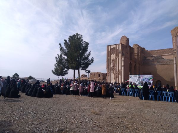 پیاده‌روی خانوادگی به مناسبت نیمه شعبان در روستای زوزن