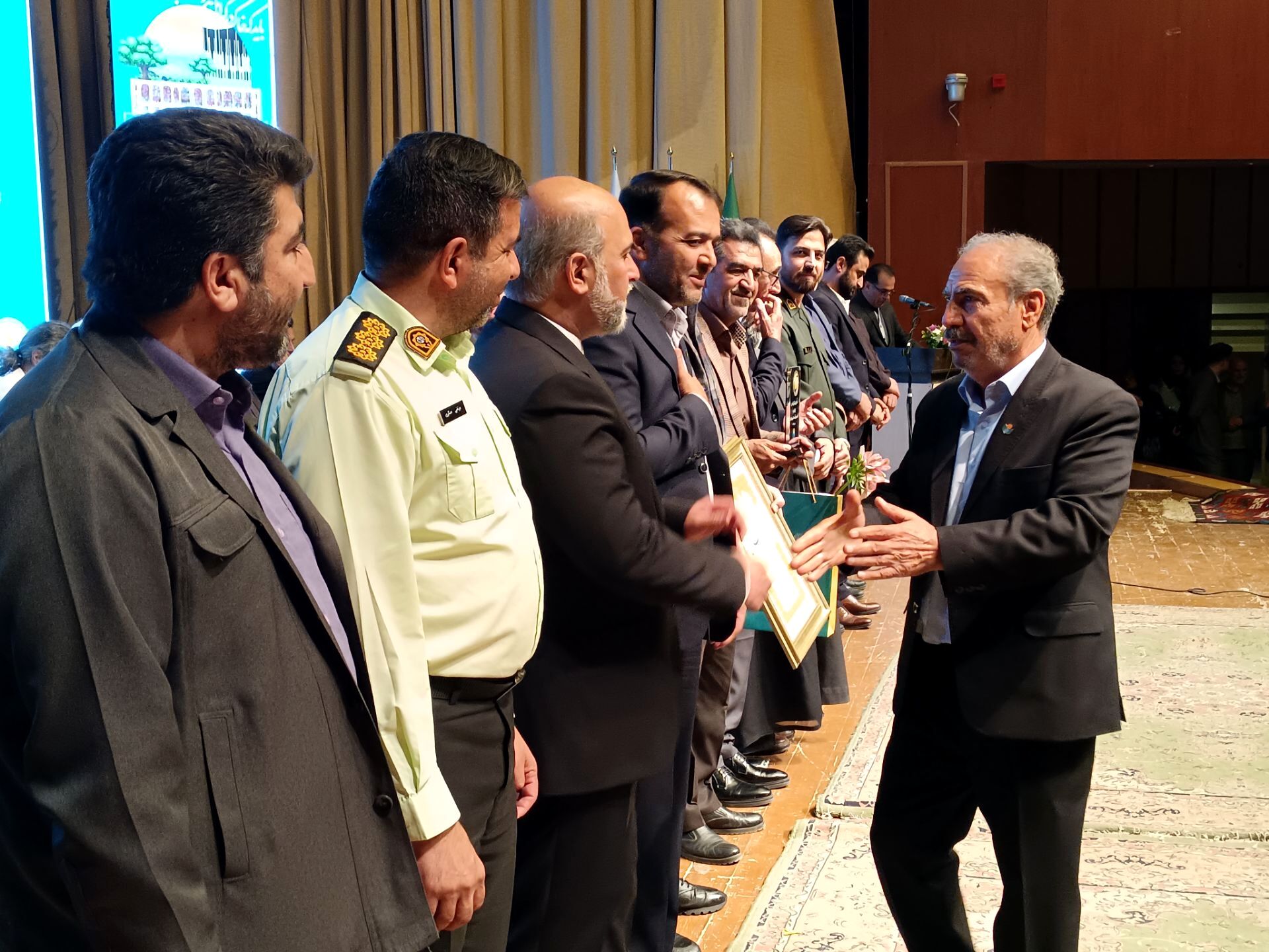 آیین بزرگداشت مردان نامدار با حضور چهره‌های فرهنگی و هنری در فرهنگسرای شهرکرد 