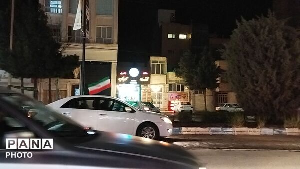 بلوار فضل پرشور از ماشین هایی با پرچم ایران 