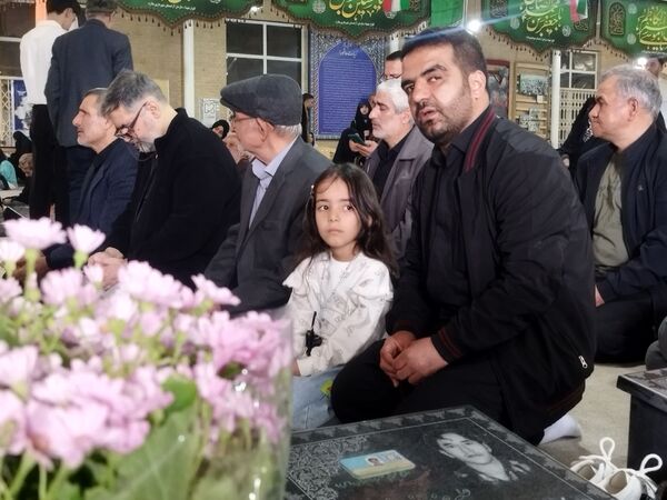 برگزاری مراسم تحویل سال نو در گلزار شهدای ملارد 