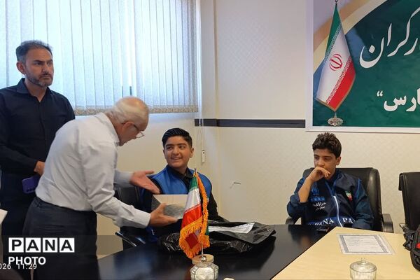 تجلیل از خبرنگاران پانا مدارس شاهد در اداره امور شاهد و ایثارگران فارس