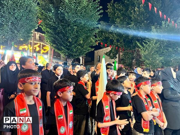 حضور باشکوه دانش اموزان و فرهنگیان در برنامه احلی من العسل