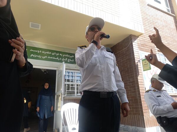 گرامیداشت هفته نیروی انتظامی در دبستان فرهنگ فرازمند