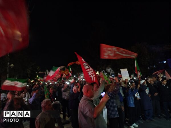 روایت ایستادگی مردم نیشابور در حسینیه امام خمینی(ره)