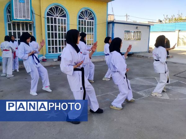 یک روز شاد در دبیرستان امام خامنه‌ای با المپیاد ورزشی درون مدرسه‌ای 