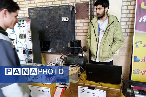 نمایشگاه دستاوردهای دانش‌آموزان هنرستان فنی حرفه‌ای‌ رباط‌کریم