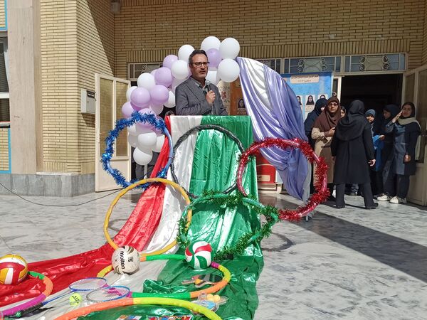 المپیاد ورزشی درون مدرسه ای در دبیرستان دخترانه ۱۳ آبان