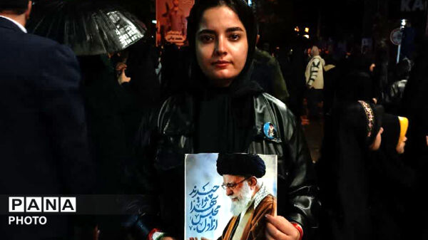قیام مردم انقلابی کوهدشت زیر بارش الهی