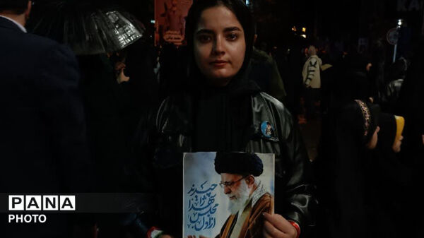 قیام مردم انقلابی کوهدشت زیر بارش الهی