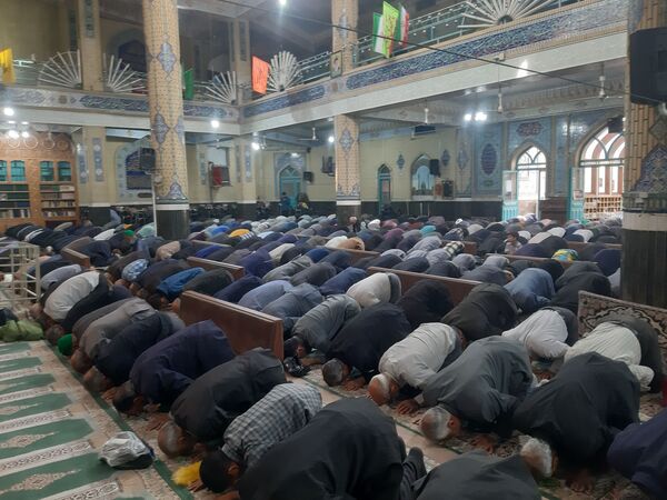 نماز عبادی سیاسی جمعه با حضور پرشور عموم مردم شهرستان ورامین