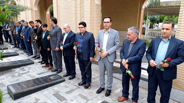 تجدید پیمان با شهدا به مناسبت هفته گرامیداشت مقام معلم