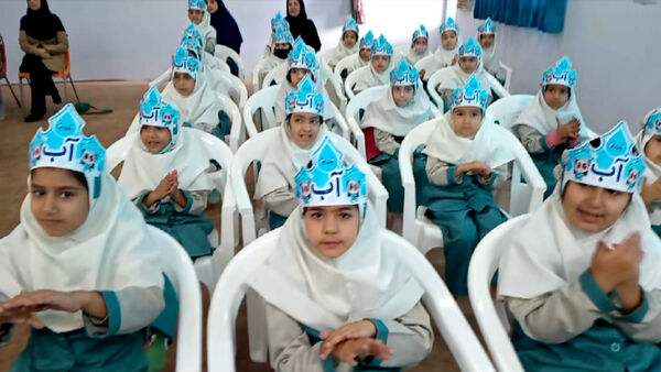 فراگیری نخستین واژه آب، جشن آب کلاس اولی‌های دبستان لطیفه