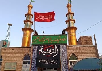  فضاسازی و سیاهپوش کردن شهر و مساجد توسط شهرداری و خادمین مساجد شهربار