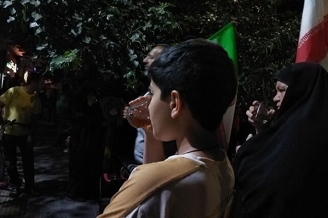 چایخانه حوزه علمیه گلشن در شب صد و شصت و دوم 