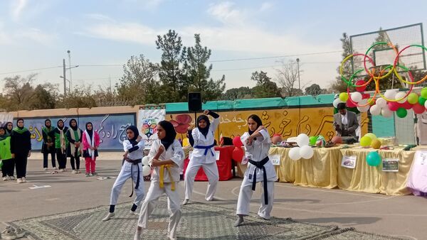 المپیاد ورزشی درون مدرسه‌ای در دبیرستان عطیه