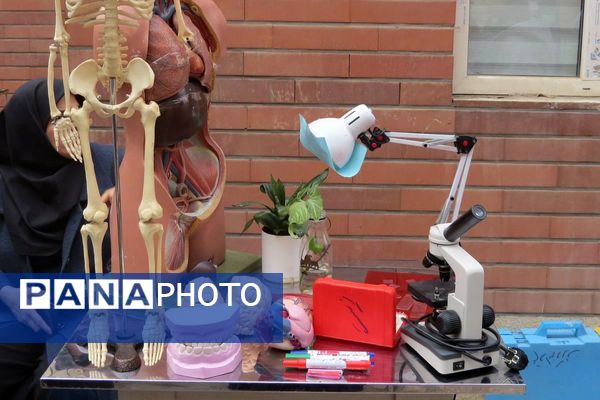 مراسم هفته پژوهش در دبیرستان بانو عفت آهنگری شهرری