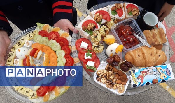 دختران شاد با صبحانه سالم در دبیرستان هیات امنایی فرزانگان ملارد