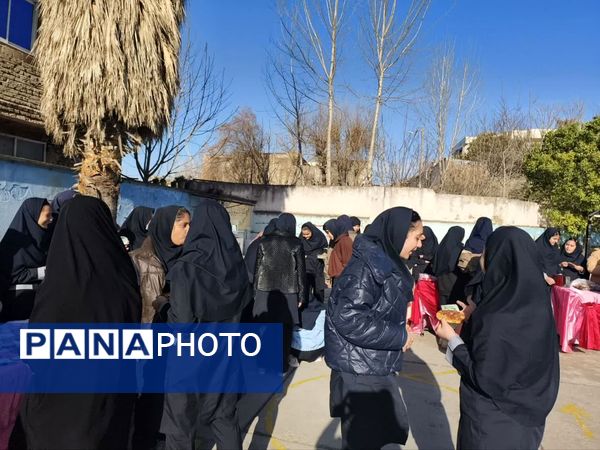 بازارچه کارآفرینی در دبیرستان شاهد ریحانه