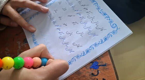 کلاس هنر خط و زیبایی شناسی  در دبیرستان دخترانه شهید رستمرودی ورامین