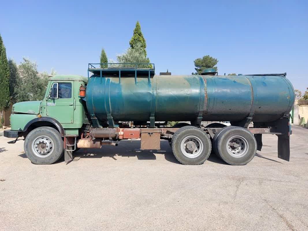 ماموران پلیس استهبان، انبار سیار سوخت قاچاق را کشف کردند