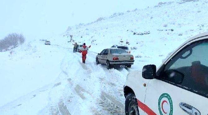 امدادرسانی هلال‌احمر به بیش از ۷ هزار گرفتار شده در برف و کولاک