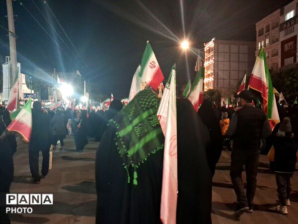 وحدت  رمز پیروزی مقابل دشمن 