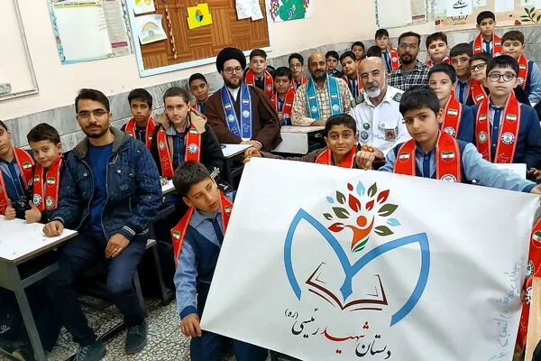 آشنایی دانش‌آموزان دبستان شهید رئیسی قم با مهارت‌های تشکیلاتی پیشتازان