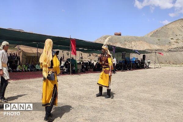 تعزیه خوانی در روز اربعین حسینی در جوار گلزار شهدای شهر بار نیشابور 
