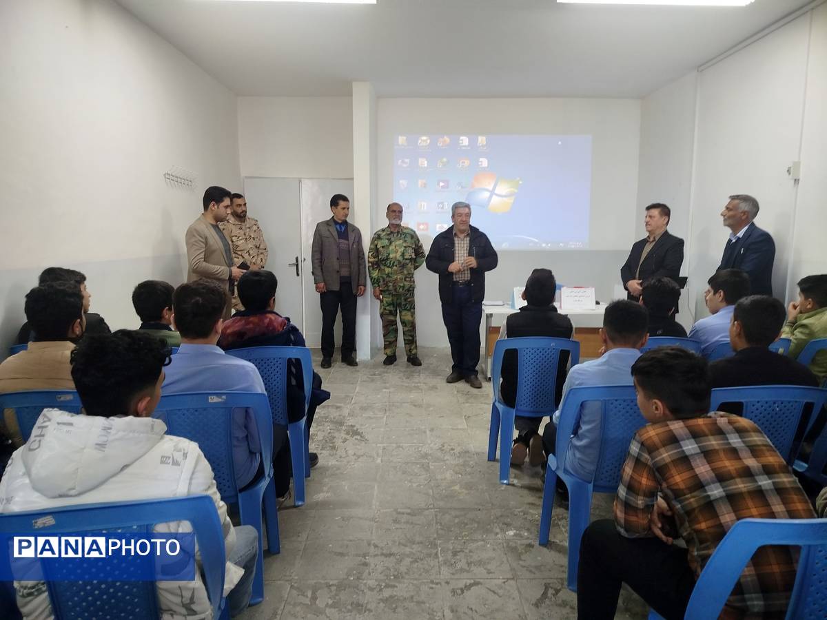 کارگاه عملی درس آمادگی دفاعی در دبیرستان پسرانه متوسطه اول سما شهرستان کاشمر 