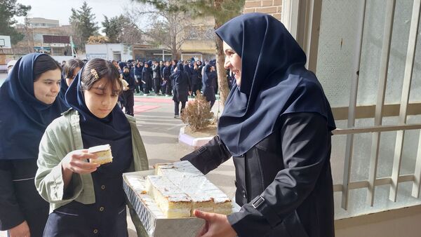  جشن نیمه شعبان و دهه فجر در دبیرستان مستوفی ۲ 