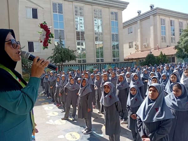 آماده سازی دانش آموزان پیشتاز برای جشن عاطفه ها