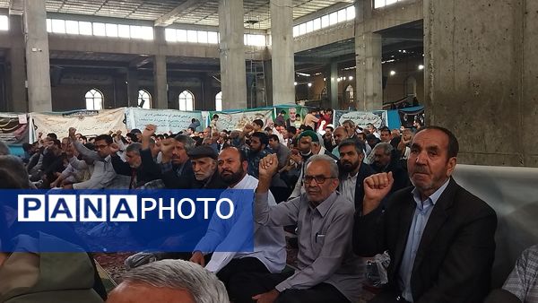 برگزاری نماز جمعه در آغاز هفته بسیج دانش آموزی با حضور دانش آموزان بسیجی نیشابور