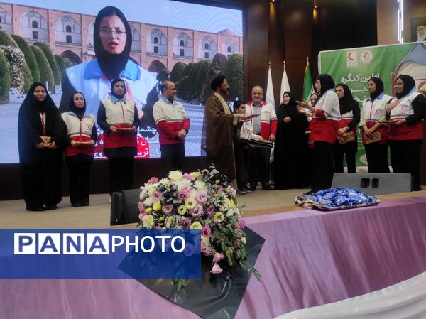 اولین کنگره دبیران استانی کانون‌های دانشجویی هلال احمر 