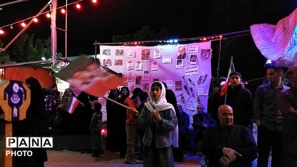 میدان ازادی هر شب میزبان وطن پرستان نیشابوری می شود 