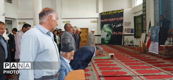 حضور پررنگ دانش‌آموزان بیرانوندی در نماز جمعه