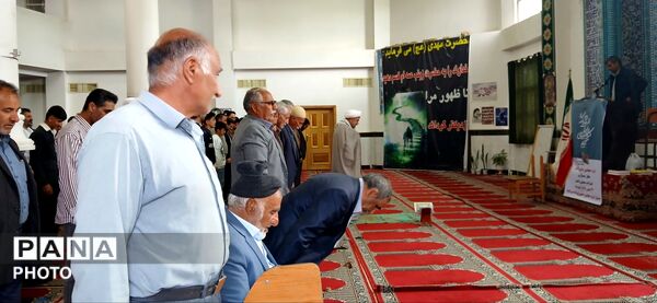 حضور پررنگ دانش‌آموزان بیرانوندی در نماز جمعه