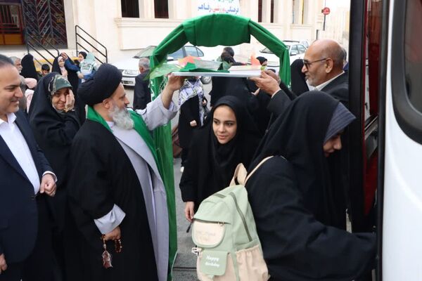 اعزام دانش‌آموزان دختر یزدی به سفر معنوی حج عمره