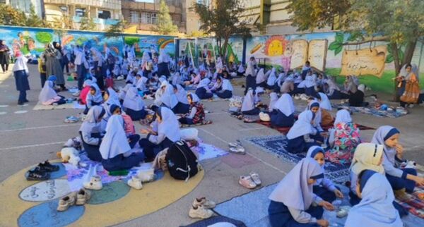روز جهانی کودک و تخم مرغ در مدرسه شاهد خیر سجادی 
