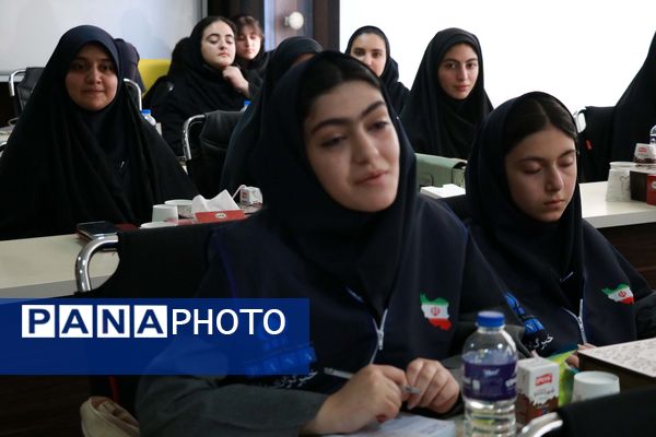 نشست صمیمی دانش‏‌آموز خبرنگاران و نمایندگان مجلس دانش‌آموزی آذربایجان شرقی با علی فلاحتکار