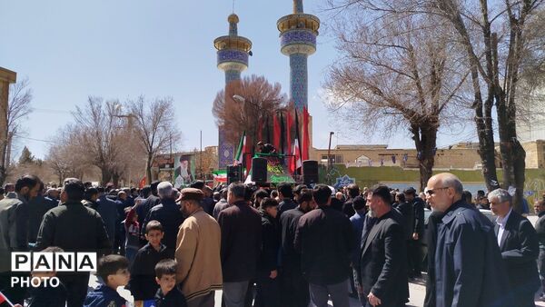 کاروان پیاده مردم انقلابی شهرستان بروجن همزمان با شهادت امام علی (ع) 