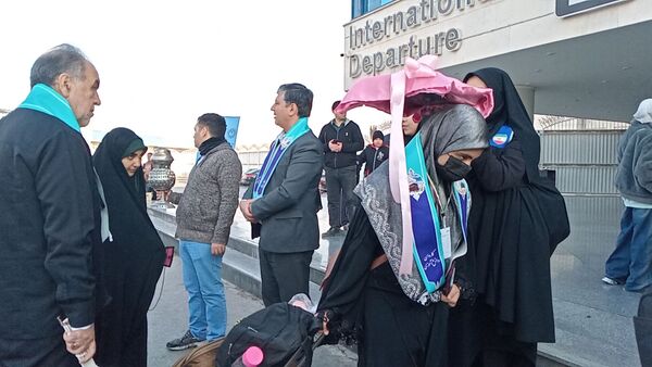 بدرقه دختران دانش آموز از ایستگاه پروازی مشهد به سوی سرزمین وحی