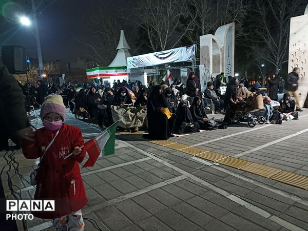 اجتماع پرشور مردم مشهد در بلوار هفت تیر باحضور فرهنگیان اداره آموزش وپرورش ناحیه شش مشهد 