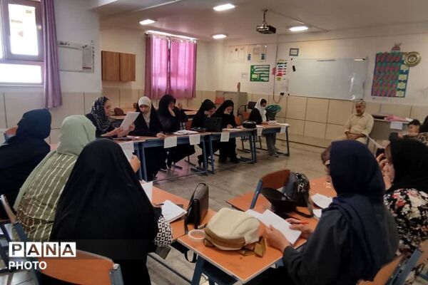 کارگاه مراقبت از نوجوانان در فضای مجازی در مدرسه محمدمهدی مهیا