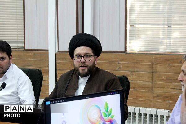 نشست شورای اندیشه‌ورز سازمان دانش‌آموزی استان قم