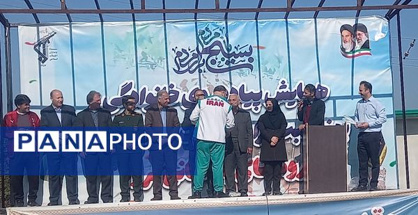 همایش پیاده‌روی در روستای کروا قائمشهر