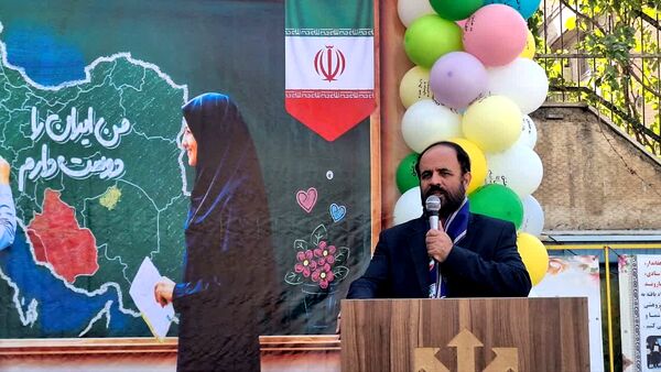 آیین متمرکز استانی جشن عاطفه‌ها‌ در دبیرستان فرزانگان یک ناحیه یک کرج 